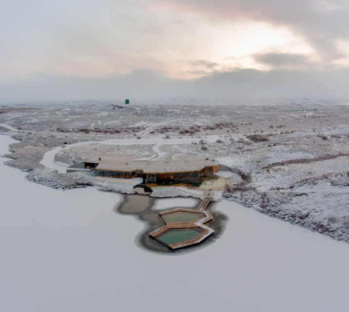Vök Baths: East Iceland Geothermal Baths Entry - Crowds and Timing: When Vök Feels Calm vs Busy