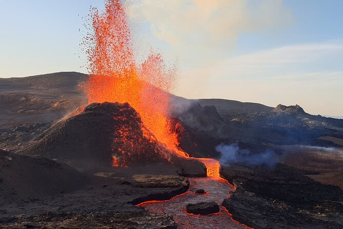 Volcano Hike and Grindavík Visit from Reykjavik - What the best guides do: geology, safety, and making it click