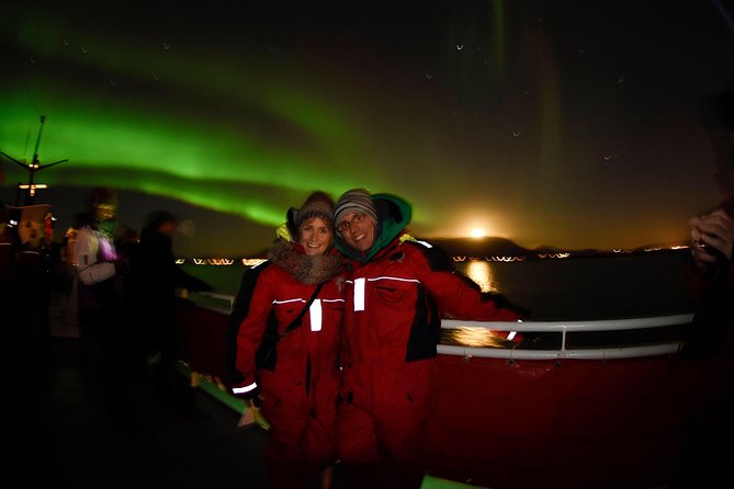 Winter Whale Watching and Northern Lights Cruise from Reykjavik - Northern Lights Cruise at night: why hunting from a boat helps